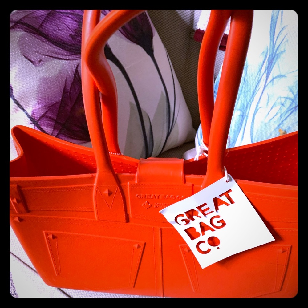 Great Bag!! Lightweight and waterproof
